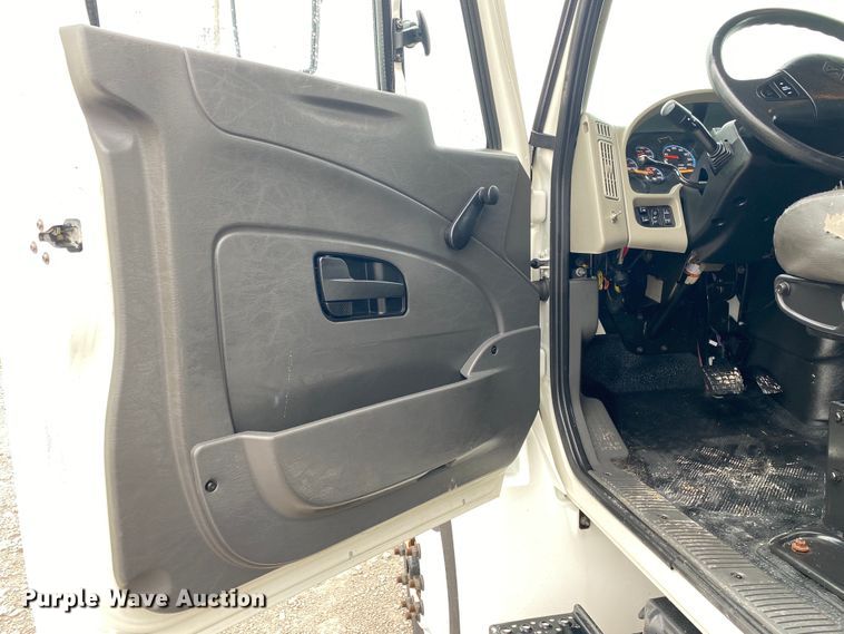 image for item JU9306 2014 International DuraStar 4300  refrigerated truck