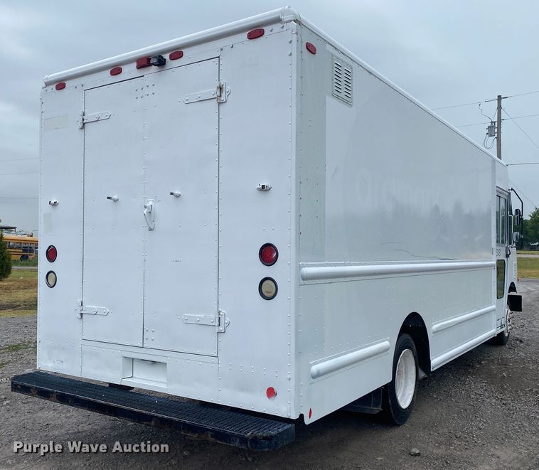 image for item JU9309 2007 Freightliner MT45  delivery truck