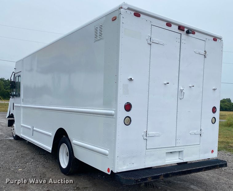 image for item JU9309 2007 Freightliner MT45  delivery truck