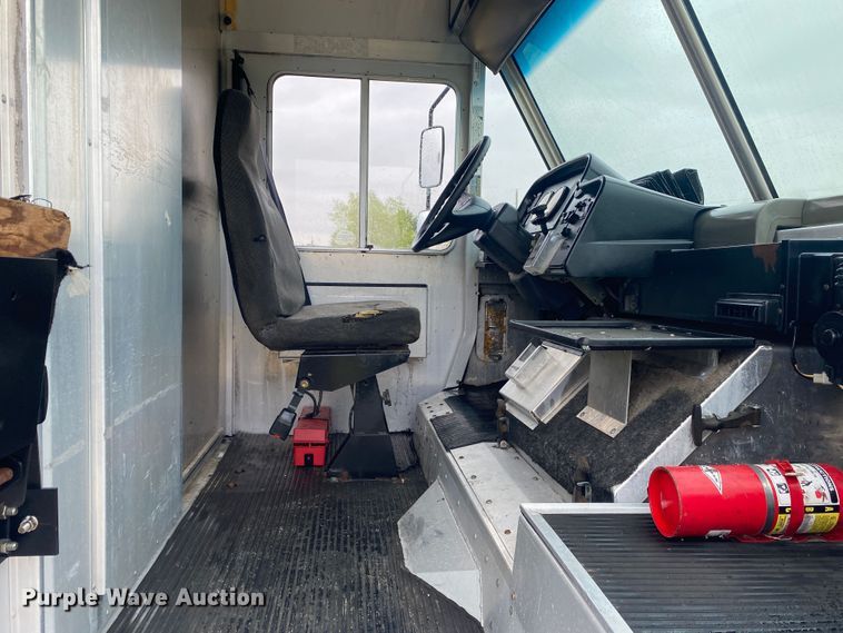 image for item JU9309 2007 Freightliner MT45  delivery truck