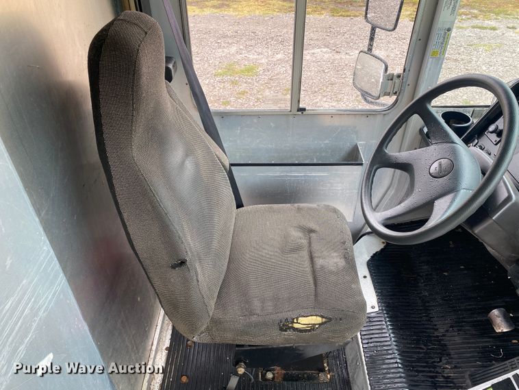 image for item JU9309 2007 Freightliner MT45  delivery truck