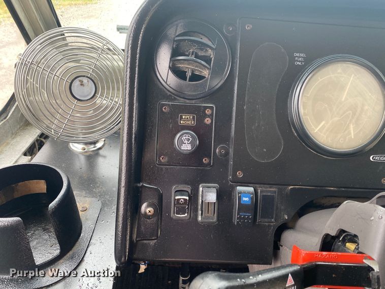 image for item JU9309 2007 Freightliner MT45  delivery truck