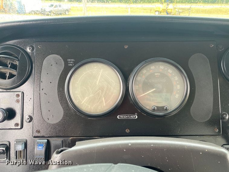 image for item JU9309 2007 Freightliner MT45  delivery truck