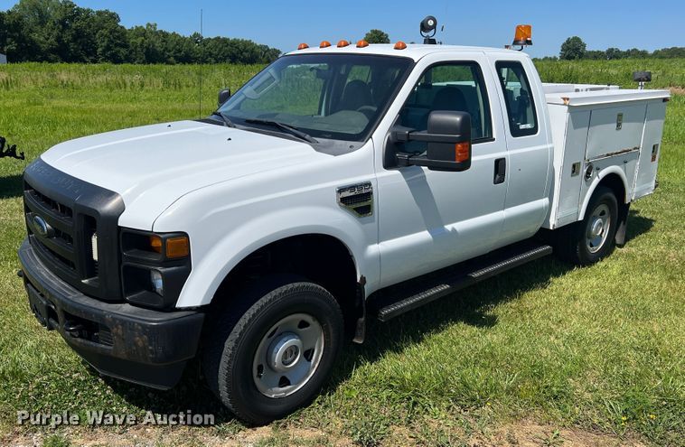 image for item JU9892 2009 Ford F350 Super Duty XL  SuperCab utility bed pickup truck