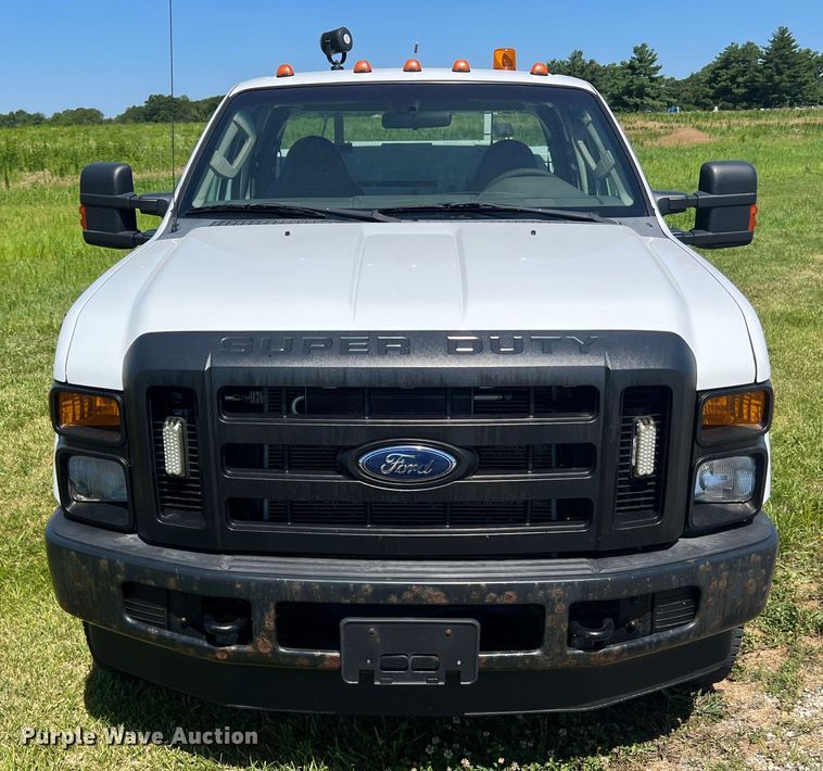 image for item JU9892 2009 Ford F350 Super Duty XL  SuperCab utility bed pickup truck