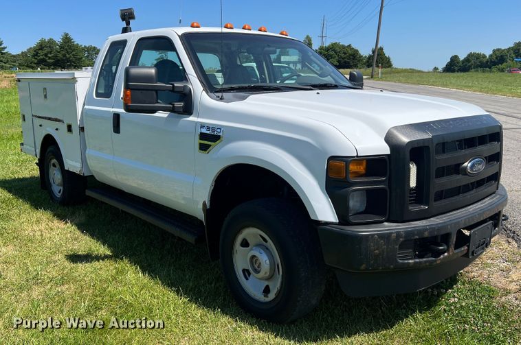 image for item JU9892 2009 Ford F350 Super Duty XL  SuperCab utility bed pickup truck