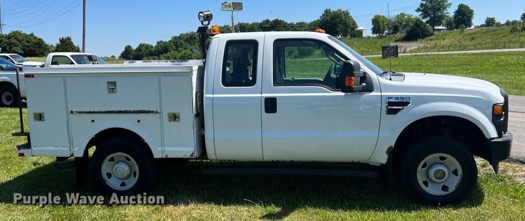 image for item JU9892 2009 Ford F350 Super Duty XL  SuperCab utility bed pickup truck