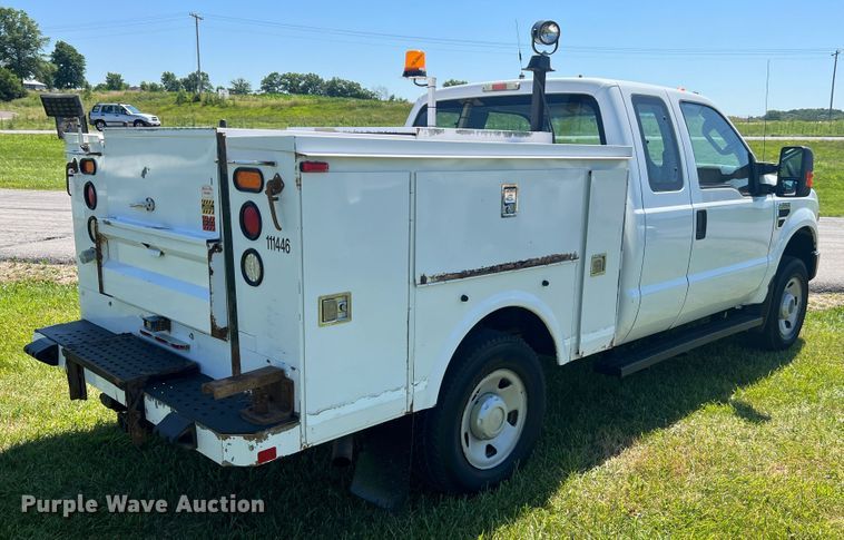 image for item JU9892 2009 Ford F350 Super Duty XL  SuperCab utility bed pickup truck