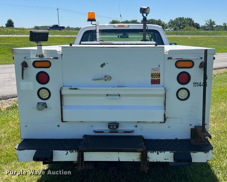 image for item JU9892 2009 Ford F350 Super Duty XL  SuperCab utility bed pickup truck