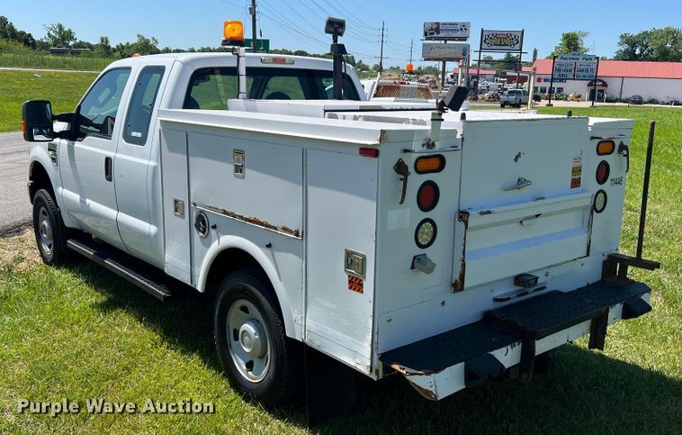 image for item JU9892 2009 Ford F350 Super Duty XL  SuperCab utility bed pickup truck