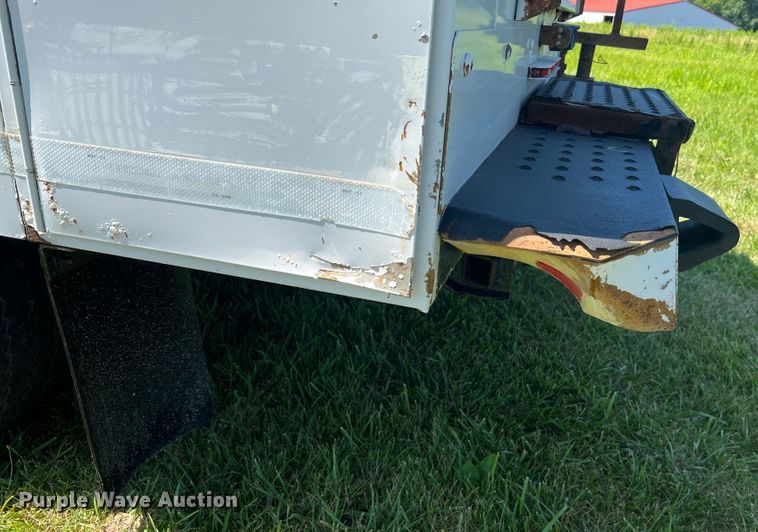 image for item JU9892 2009 Ford F350 Super Duty XL  SuperCab utility bed pickup truck