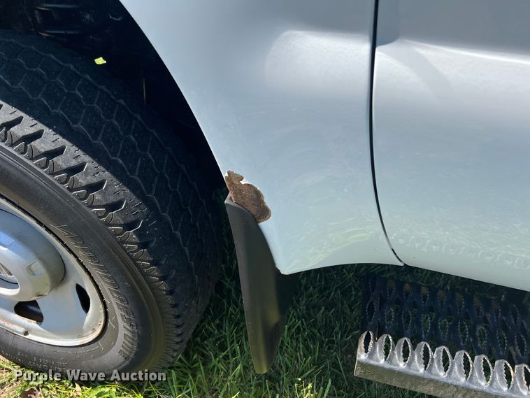 image for item JU9892 2009 Ford F350 Super Duty XL  SuperCab utility bed pickup truck