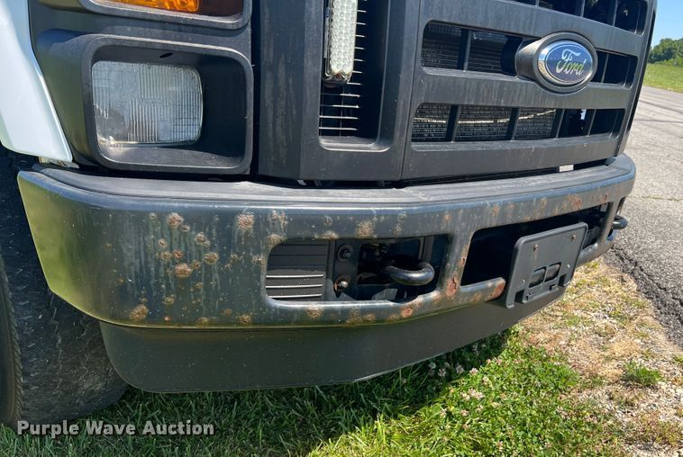 image for item JU9892 2009 Ford F350 Super Duty XL  SuperCab utility bed pickup truck