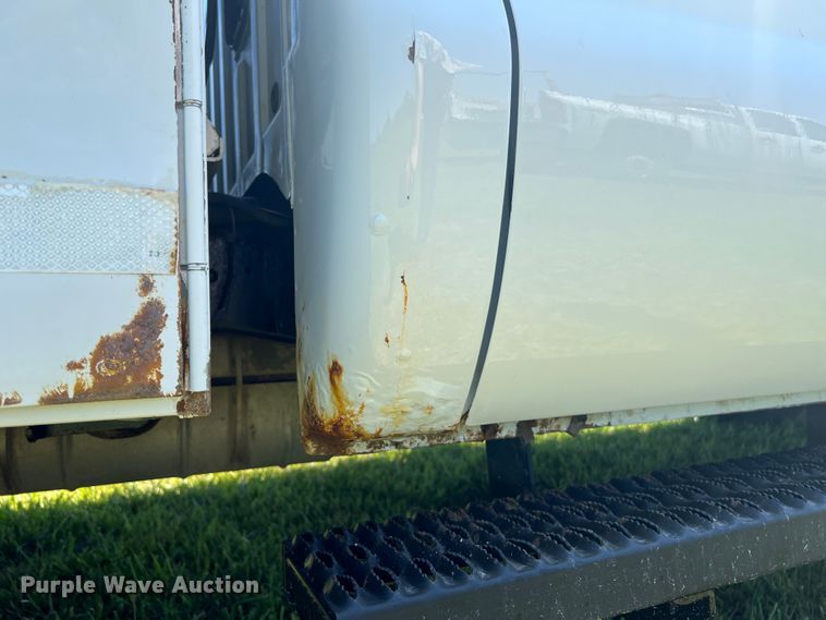 image for item JU9892 2009 Ford F350 Super Duty XL  SuperCab utility bed pickup truck