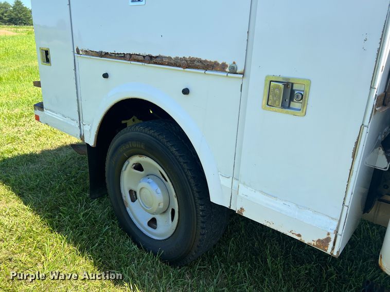 image for item JU9892 2009 Ford F350 Super Duty XL  SuperCab utility bed pickup truck