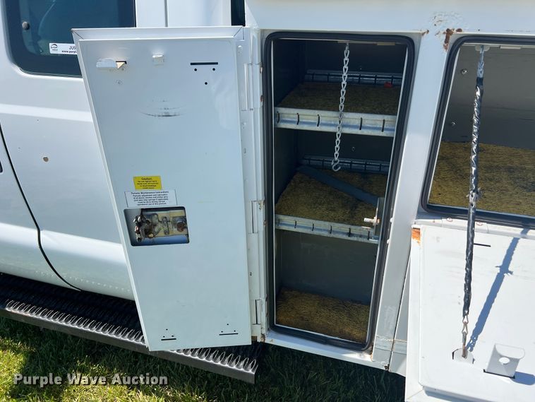 image for item JU9892 2009 Ford F350 Super Duty XL  SuperCab utility bed pickup truck