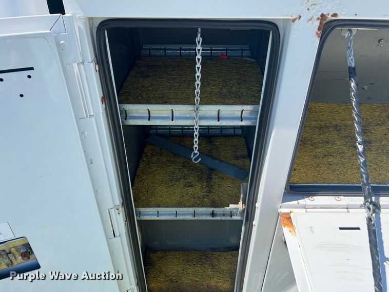 image for item JU9892 2009 Ford F350 Super Duty XL  SuperCab utility bed pickup truck