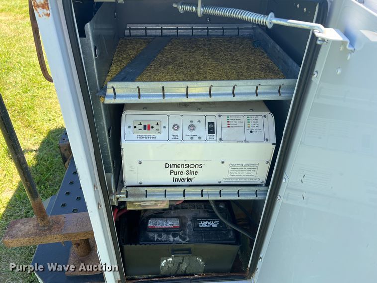 image for item JU9892 2009 Ford F350 Super Duty XL  SuperCab utility bed pickup truck