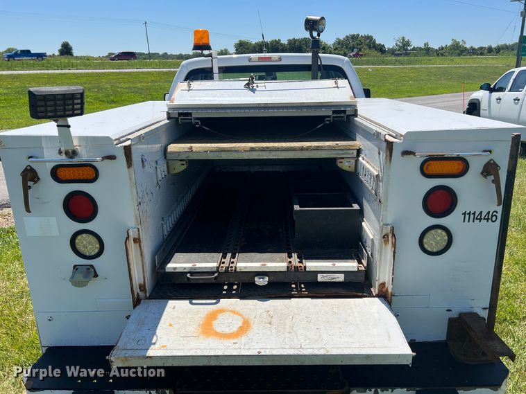 image for item JU9892 2009 Ford F350 Super Duty XL  SuperCab utility bed pickup truck