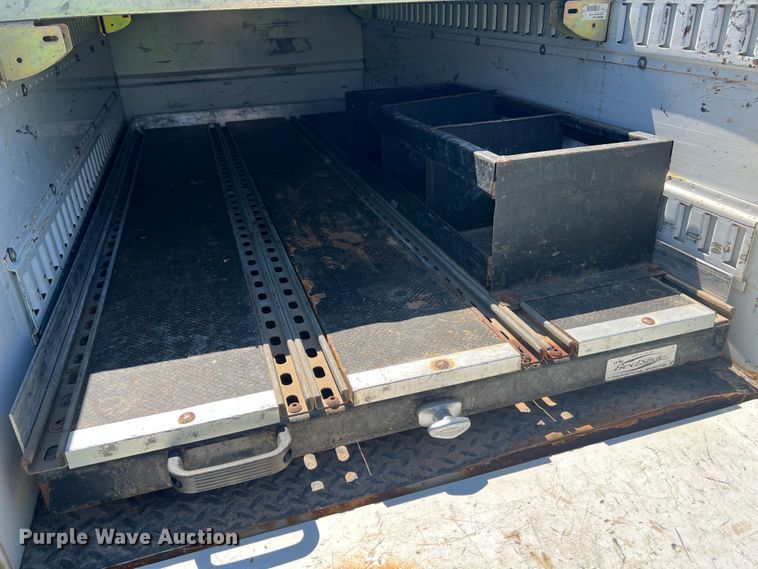 image for item JU9892 2009 Ford F350 Super Duty XL  SuperCab utility bed pickup truck