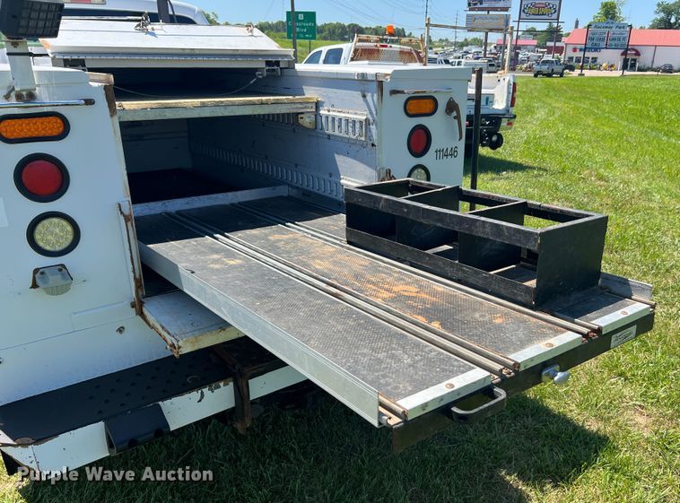 image for item JU9892 2009 Ford F350 Super Duty XL  SuperCab utility bed pickup truck