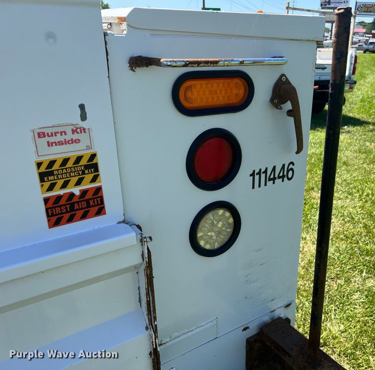 image for item JU9892 2009 Ford F350 Super Duty XL  SuperCab utility bed pickup truck