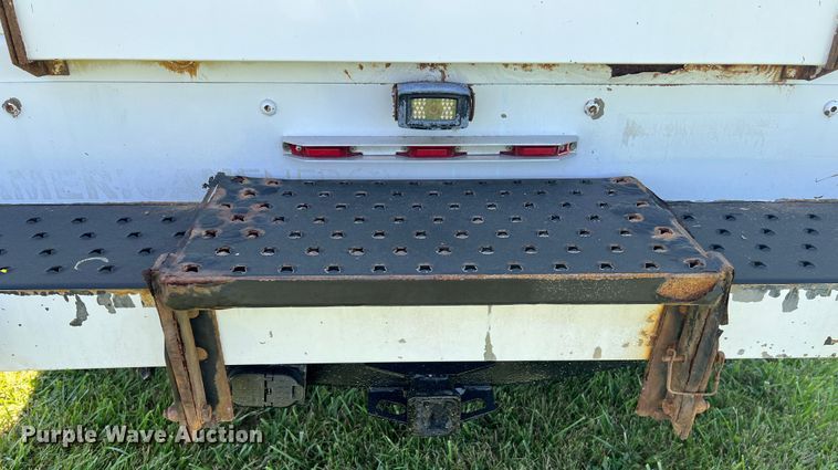 image for item JU9892 2009 Ford F350 Super Duty XL  SuperCab utility bed pickup truck