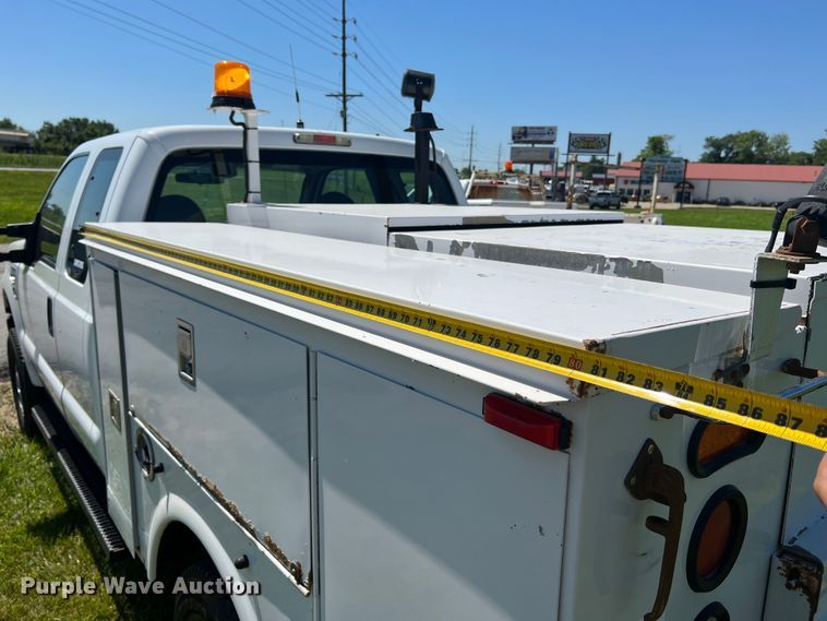 image for item JU9892 2009 Ford F350 Super Duty XL  SuperCab utility bed pickup truck