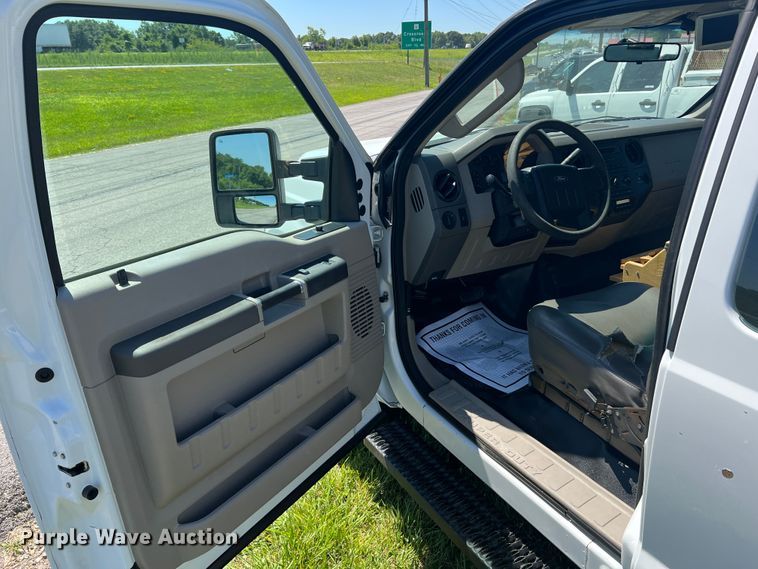 image for item JU9892 2009 Ford F350 Super Duty XL  SuperCab utility bed pickup truck