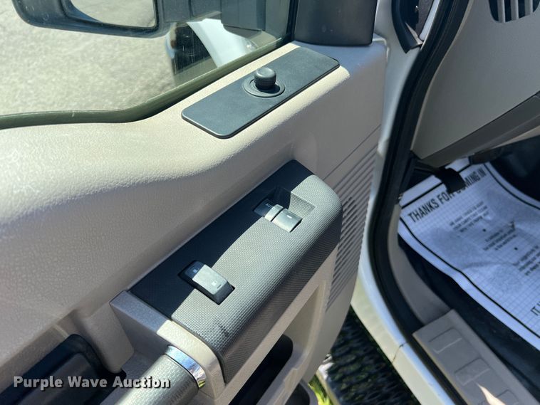 image for item JU9892 2009 Ford F350 Super Duty XL  SuperCab utility bed pickup truck