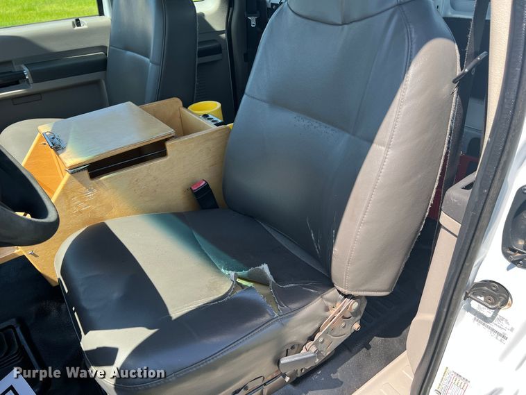 image for item JU9892 2009 Ford F350 Super Duty XL  SuperCab utility bed pickup truck