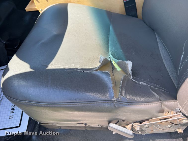 image for item JU9892 2009 Ford F350 Super Duty XL  SuperCab utility bed pickup truck