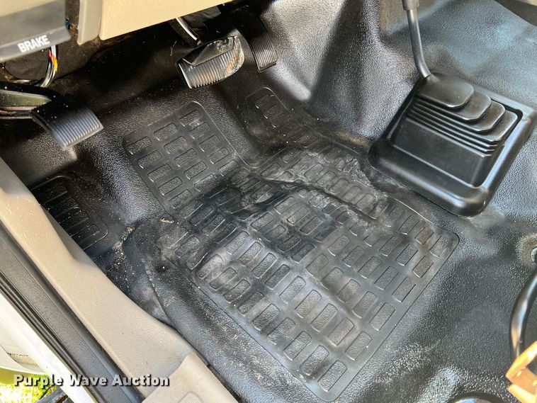 image for item JU9892 2009 Ford F350 Super Duty XL  SuperCab utility bed pickup truck