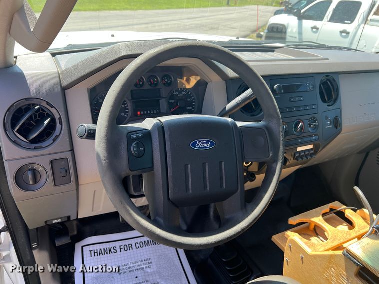 image for item JU9892 2009 Ford F350 Super Duty XL  SuperCab utility bed pickup truck