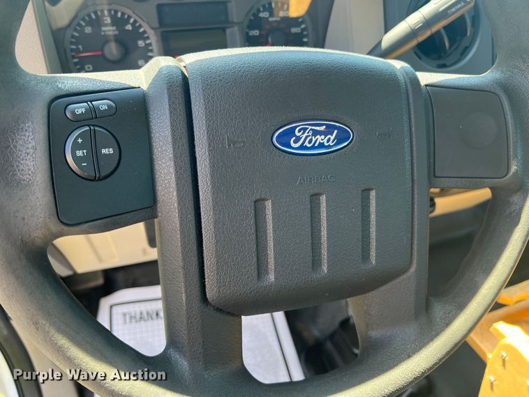 image for item JU9892 2009 Ford F350 Super Duty XL  SuperCab utility bed pickup truck