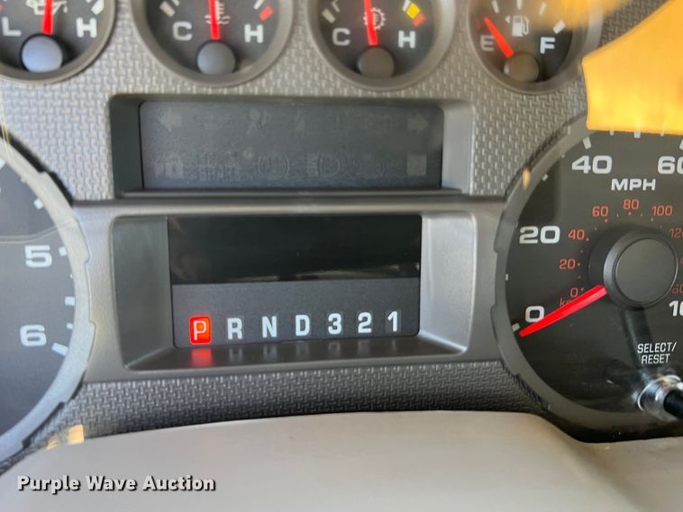 image for item JU9892 2009 Ford F350 Super Duty XL  SuperCab utility bed pickup truck