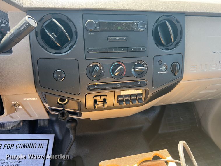 image for item JU9892 2009 Ford F350 Super Duty XL  SuperCab utility bed pickup truck