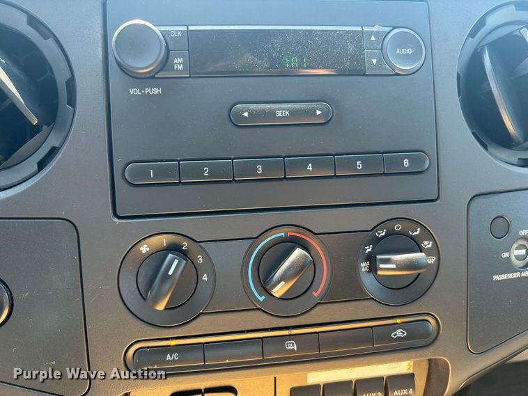 image for item JU9892 2009 Ford F350 Super Duty XL  SuperCab utility bed pickup truck