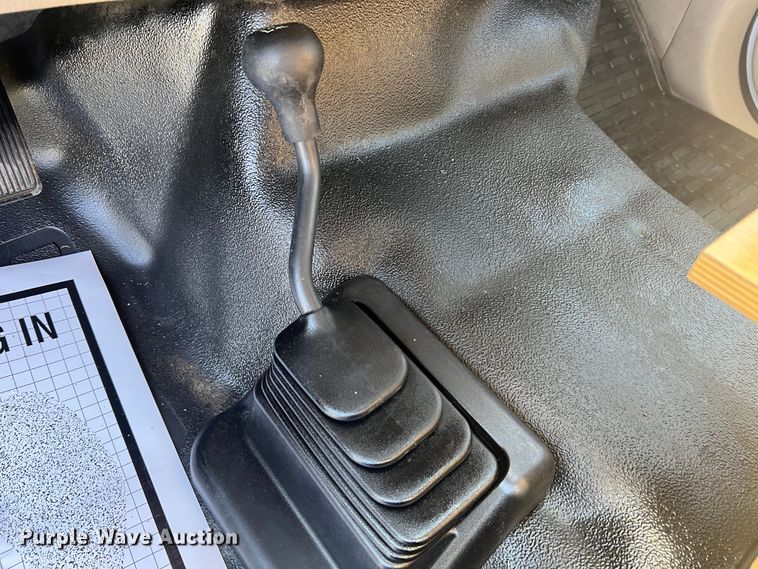 image for item JU9892 2009 Ford F350 Super Duty XL  SuperCab utility bed pickup truck