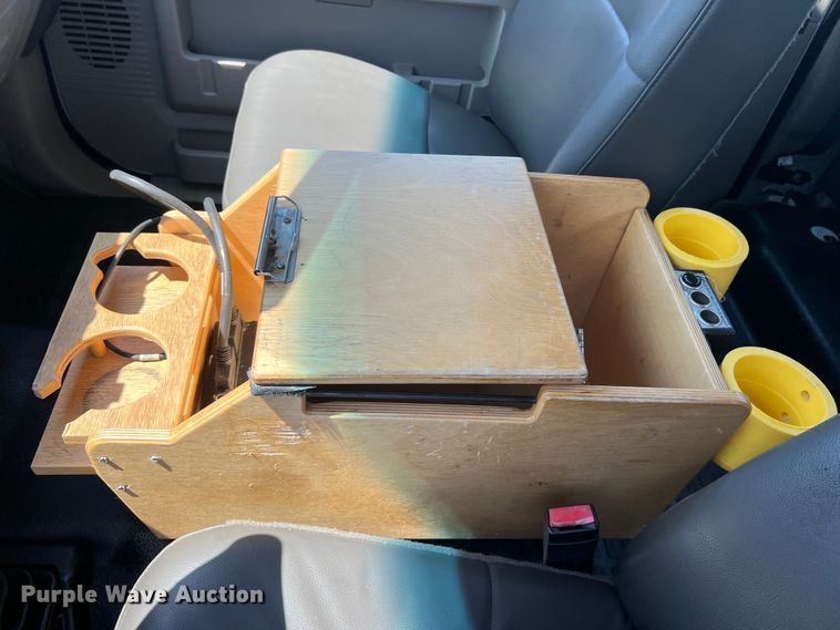 image for item JU9892 2009 Ford F350 Super Duty XL  SuperCab utility bed pickup truck