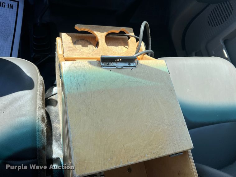 image for item JU9892 2009 Ford F350 Super Duty XL  SuperCab utility bed pickup truck