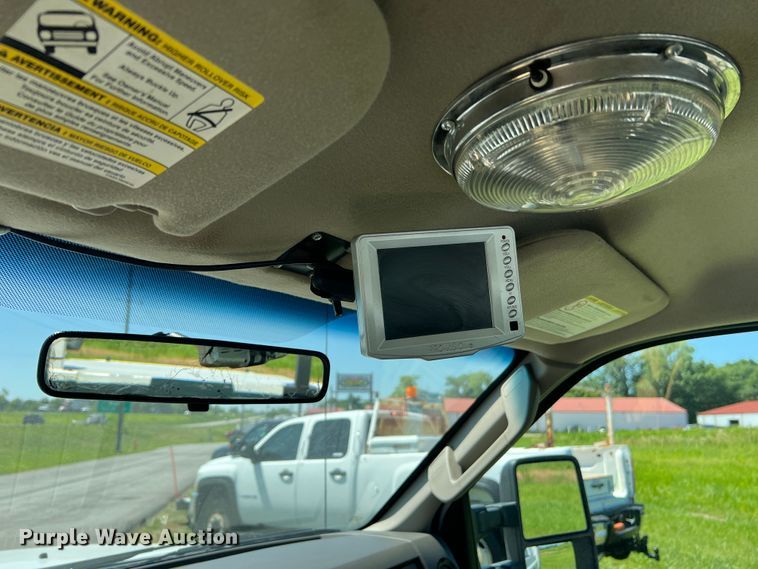 image for item JU9892 2009 Ford F350 Super Duty XL  SuperCab utility bed pickup truck