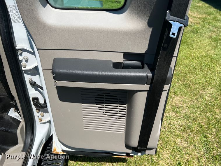 image for item JU9892 2009 Ford F350 Super Duty XL  SuperCab utility bed pickup truck