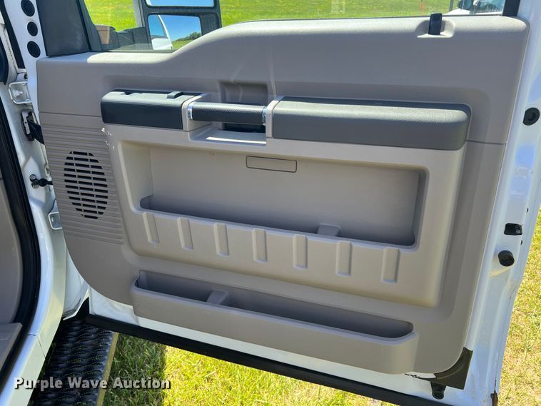 image for item JU9892 2009 Ford F350 Super Duty XL  SuperCab utility bed pickup truck