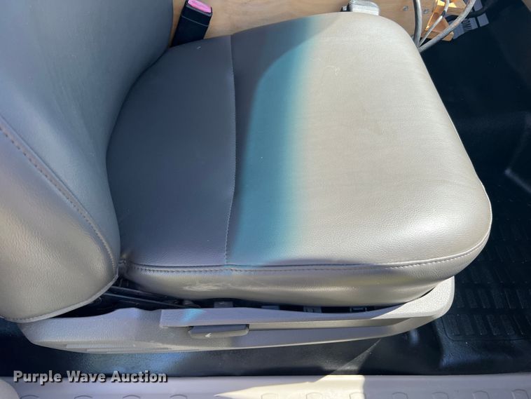 image for item JU9892 2009 Ford F350 Super Duty XL  SuperCab utility bed pickup truck