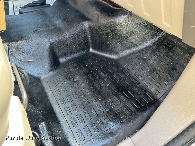 image for item JU9892 2009 Ford F350 Super Duty XL  SuperCab utility bed pickup truck