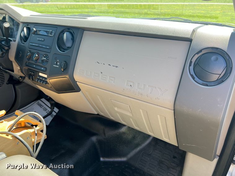 image for item JU9892 2009 Ford F350 Super Duty XL  SuperCab utility bed pickup truck