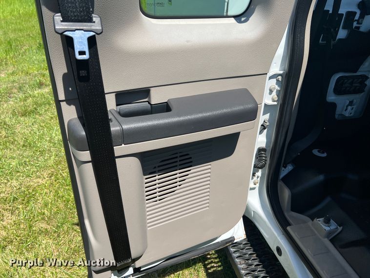 image for item JU9892 2009 Ford F350 Super Duty XL  SuperCab utility bed pickup truck