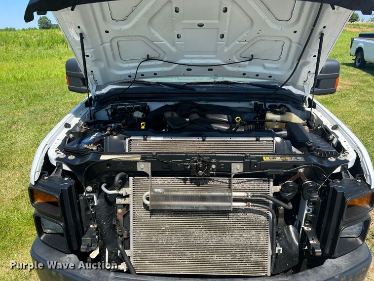 image for item JU9892 2009 Ford F350 Super Duty XL  SuperCab utility bed pickup truck