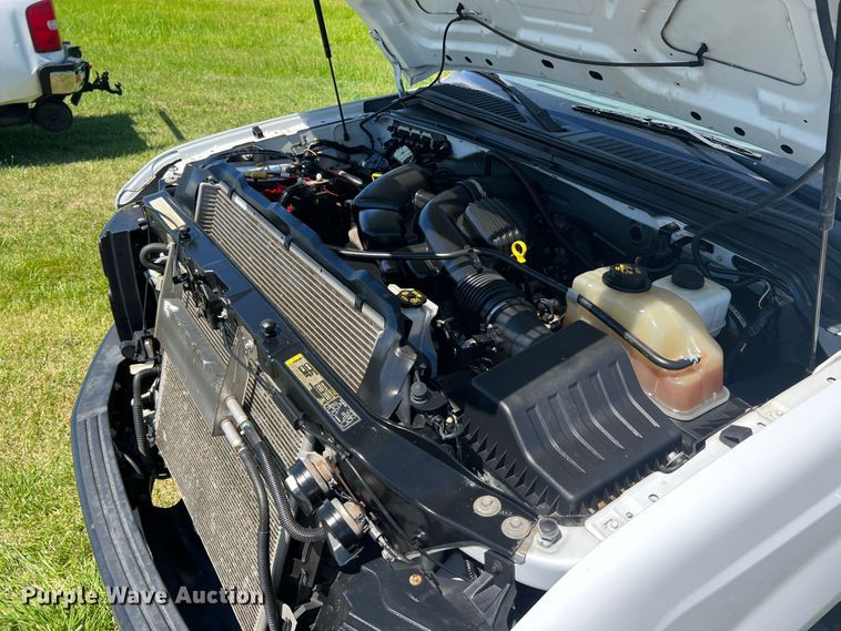 image for item JU9892 2009 Ford F350 Super Duty XL  SuperCab utility bed pickup truck